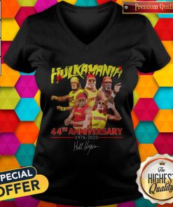 Hulkamania 44th Anniversary 1976 2020 Signature Halloween V-neck