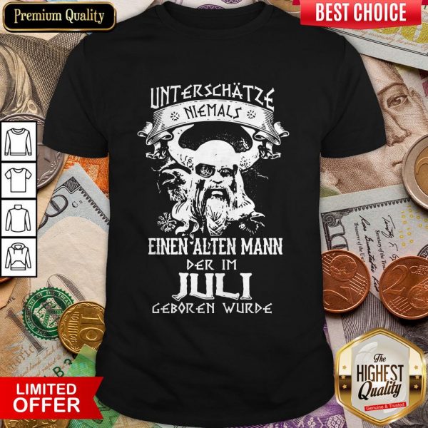 Unterschätze Niemals Einen Alten Mann Der Im Juli Geboren Wurde Shirt