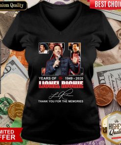 71 Year Of 1949 2020 Lionel Richie Signature Thank You For The Memories V-neck - Design By Viewtees.com
