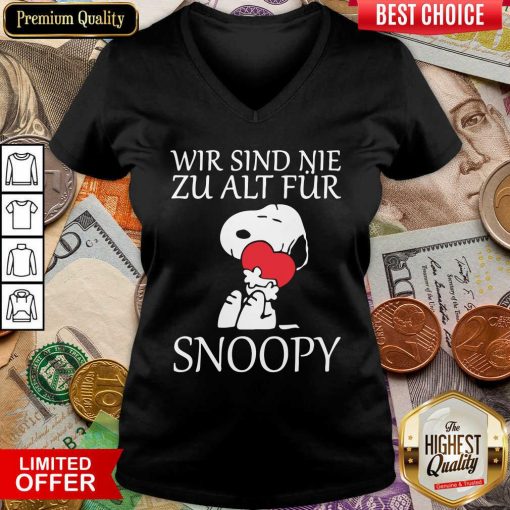 Wir Sind Nie Zu Alt Fur Snoopy V-neck - Design By Viewtees.com