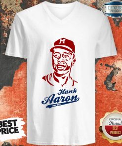 Top Hammerin Hank Aaron Tribute V-neck