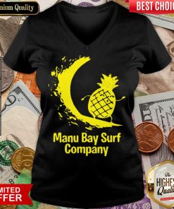 Awesome Manu Bay Surf Gold Surfing Pineapple 11 V-neck